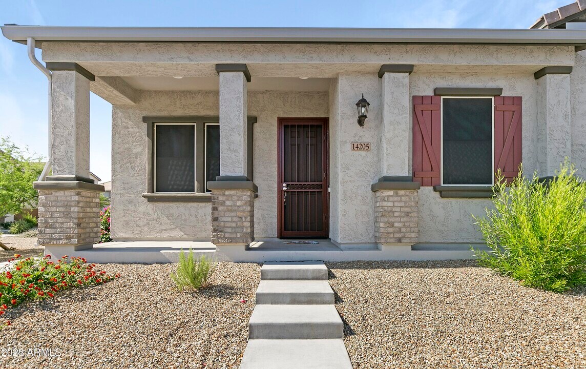 14205 W Bronco Trl in Surprise, AZ - Building Photo