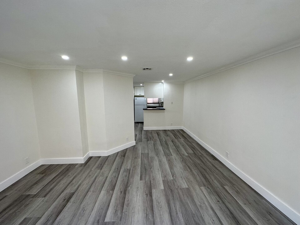 720 N Eucalyptus Ave, Unit 104 in Inglewood, CA - Building Photo