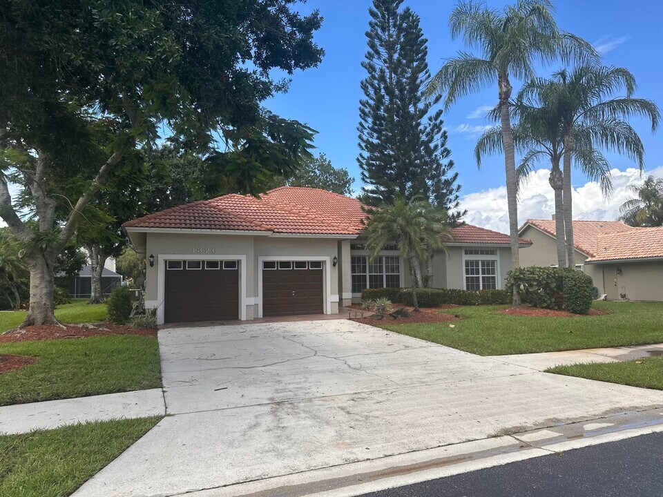 1326 SW Briarwood Dr in Port St. Lucie, FL - Building Photo