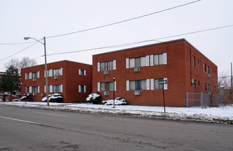 Garland Chase Apartments in Flint, MI - Building Photo - Building Photo