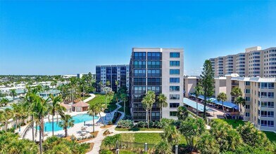 5880 Midnight Pass Rd in Sarasota, FL - Building Photo - Building Photo