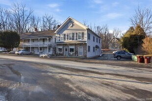 106 Newport Bridge Rd in Warwick, NY - Building Photo