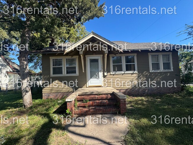 property at 616 N Walnut St