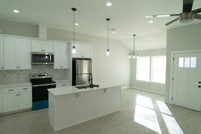 308 S 12th St in Conroe, TX - Building Photo - Building Photo