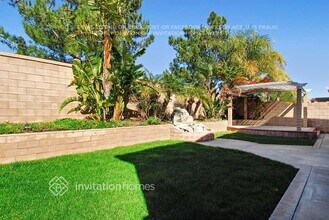 15418 Rochelle St in Fontana, CA - Foto de edificio - Building Photo