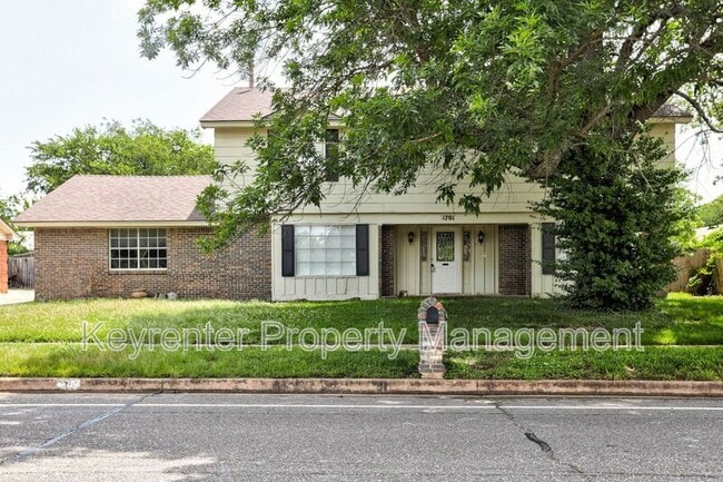 property at 1701 Oakhurst Ave