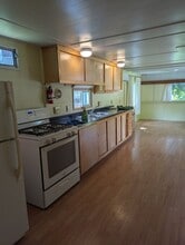 249 SE 2nd St in Canyonville, OR - Building Photo - Building Photo