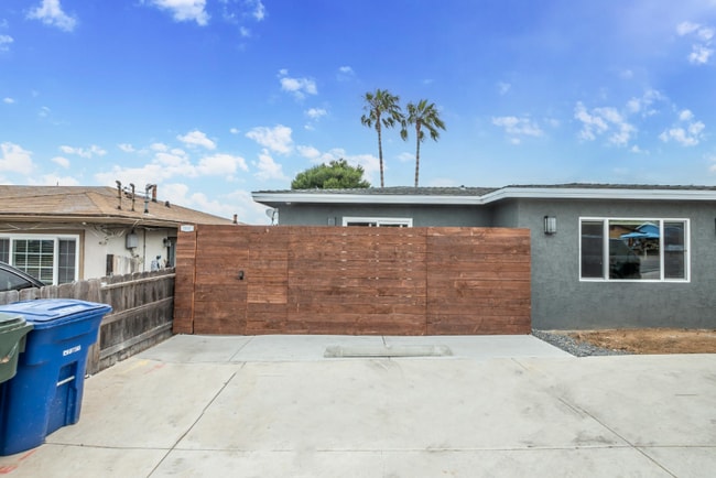 630 Santa Fe Dr in Encinitas, CA - Building Photo - Building Photo