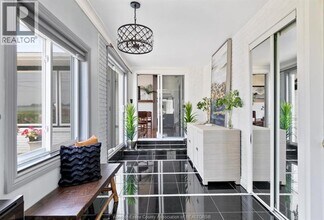 6725 Riverside Dr E in Windsor, ON - Building Photo - Building Photo