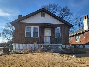 2655 Louis Ave in Brentwood, MO - Building Photo - Building Photo