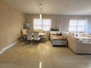 9855 NW 89th Terrace in Doral, FL - Building Photo - Building Photo