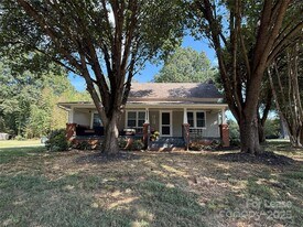 20220 Zion Ave in Cornelius, NC - Building Photo