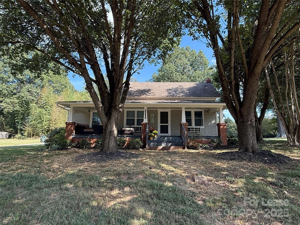 20220 Zion Ave in Cornelius, NC - Building Photo