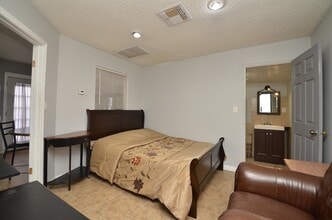 13102 Richmond Ave. in Houston, TX - Building Photo - Building Photo