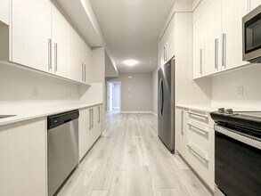 29 Creekstone Dr SW in Calgary, AB - Building Photo - Building Photo