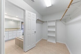 802 Foxglove Dr in Missouri City, TX - Building Photo