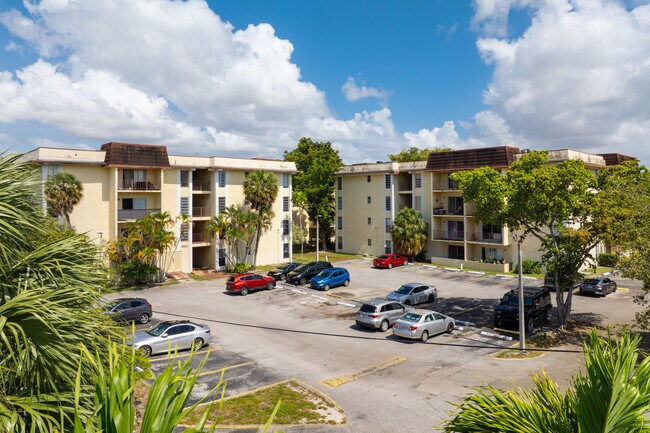 Capri Gardens Condominiums in Miami, FL - Building Photo - Building Photo