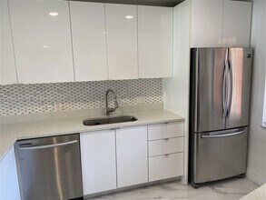 158 Lakeview Dr in Weston, FL - Foto de edificio - Building Photo