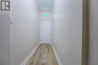12 Midvale Heights Ln in Vaughan, ON - Building Photo - Building Photo