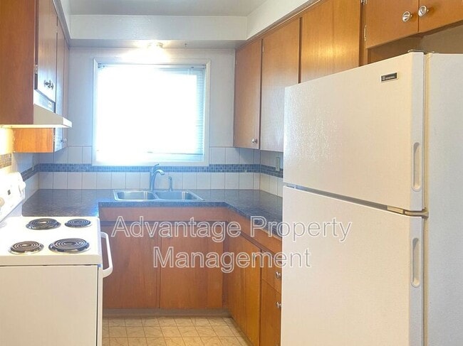 365 Jackson St W in Monmouth, OR - Building Photo - Building Photo