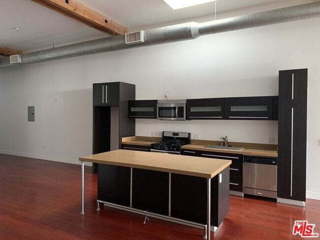 property at 652 Mateo St