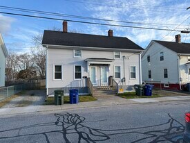 10 Wilford Ct in Stonington, CT - Building Photo