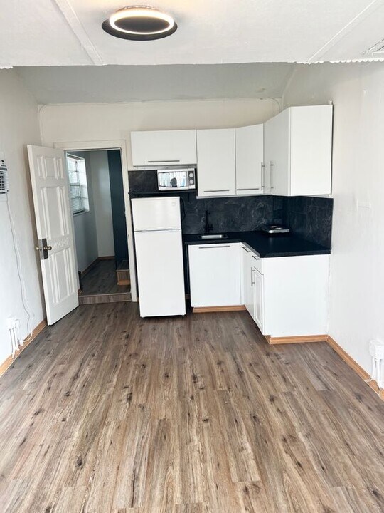 705 NE 87th St in Miami, FL - Building Photo
