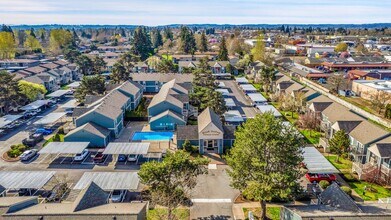 BROOK HOLLOW APARTMENTS in Salem, OR - Building Photo - Building Photo