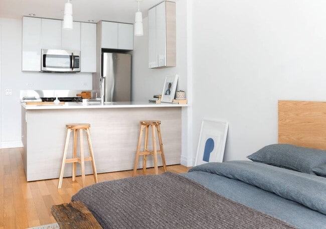 property at 550 W 54th St