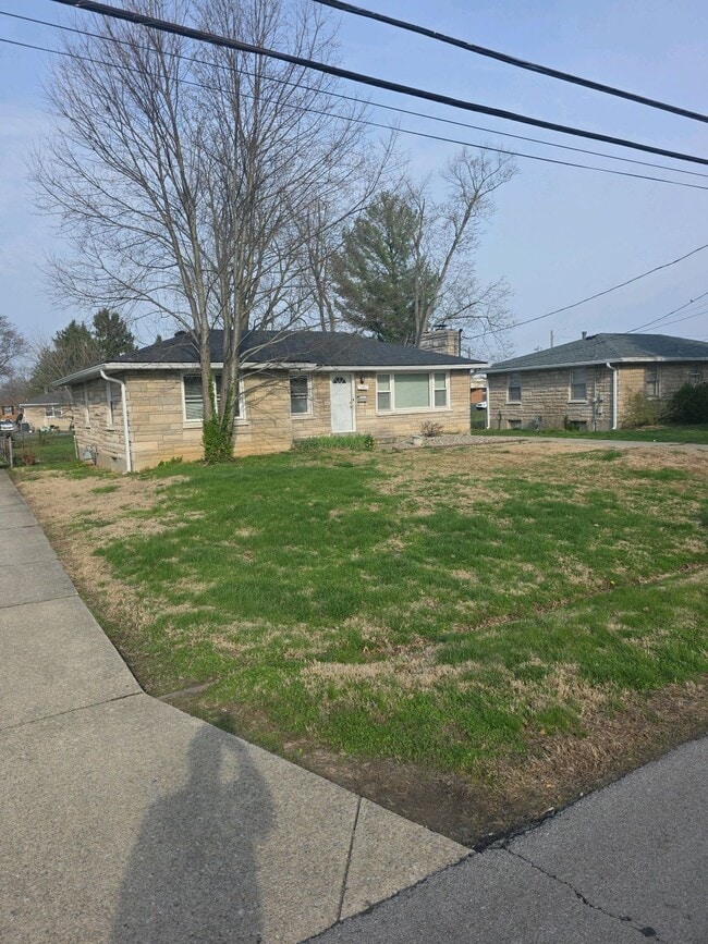 7802 Columbine Dr in Louisville, KY - Building Photo - Building Photo