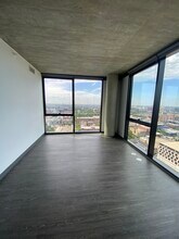 15 N Elizabeth St, Unit 0701 in Chicago, IL - Building Photo - Building Photo