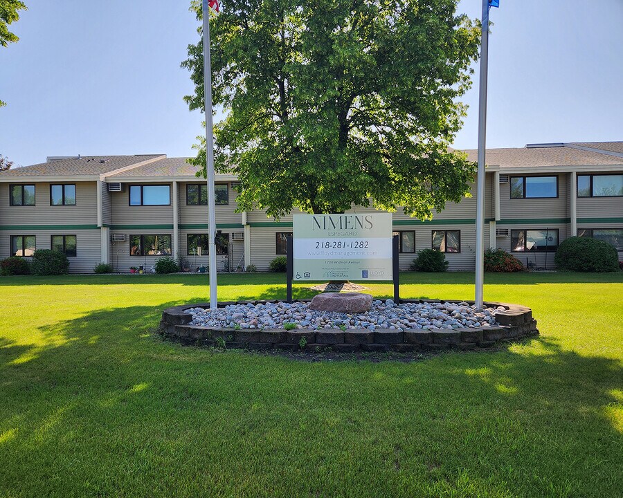 Nimens Espegard Apartments in Crookston, MN - Building Photo