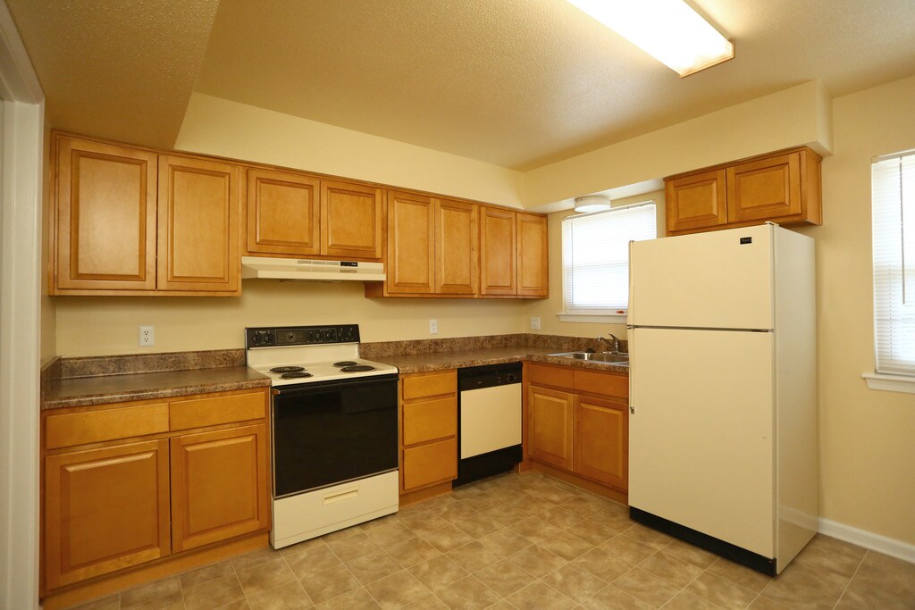 Haygood Halls Apartments in Virginia Beach, VA