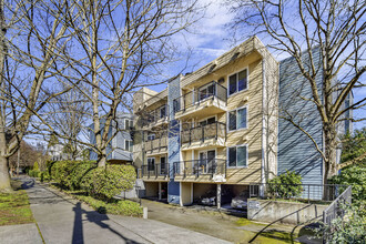 3890 Whitman Ave N, Unit 306 in Seattle, WA - Building Photo - Building Photo