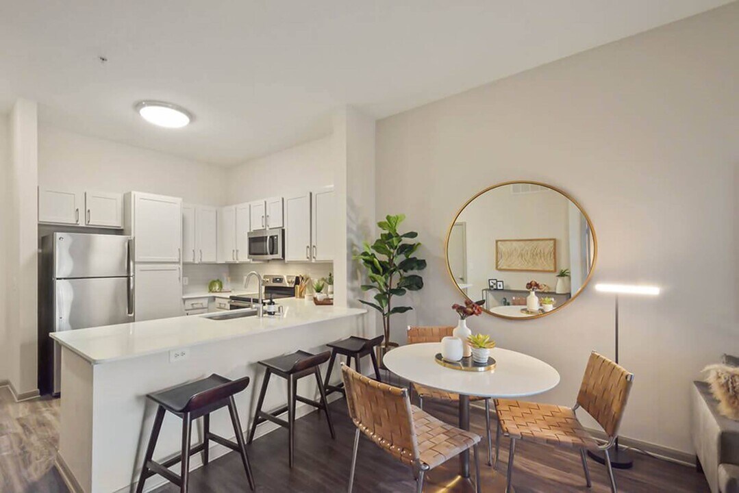 Gramercy on the Park in Dallas, TX - Building Photo