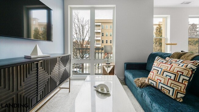 2005 11th St NW, Unit 203 in Washington, DC - Foto de edificio - Building Photo