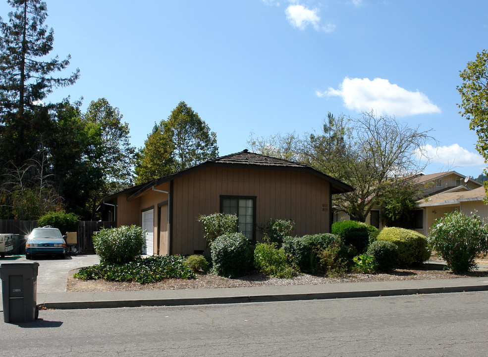 811-813 Pesado Calle in Santa Rosa, CA - Building Photo