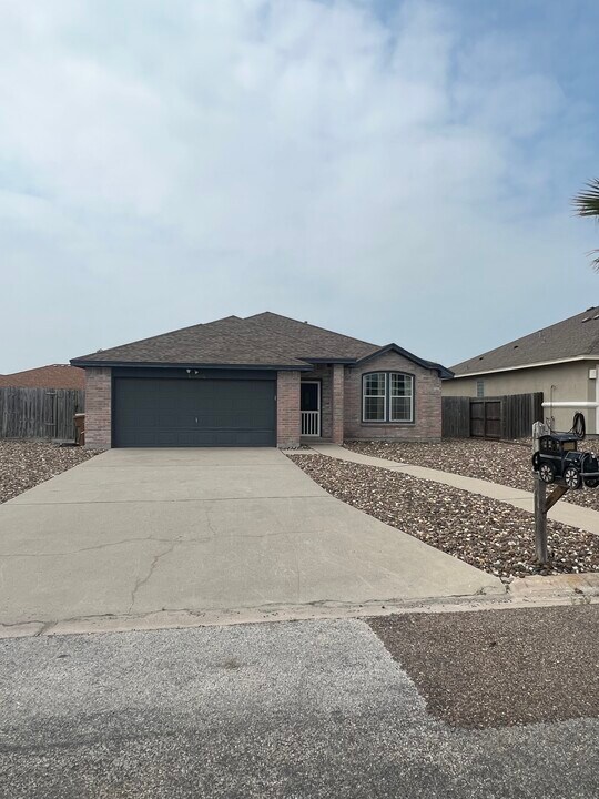 13962 Jibstay St in Corpus Christi, TX - Building Photo