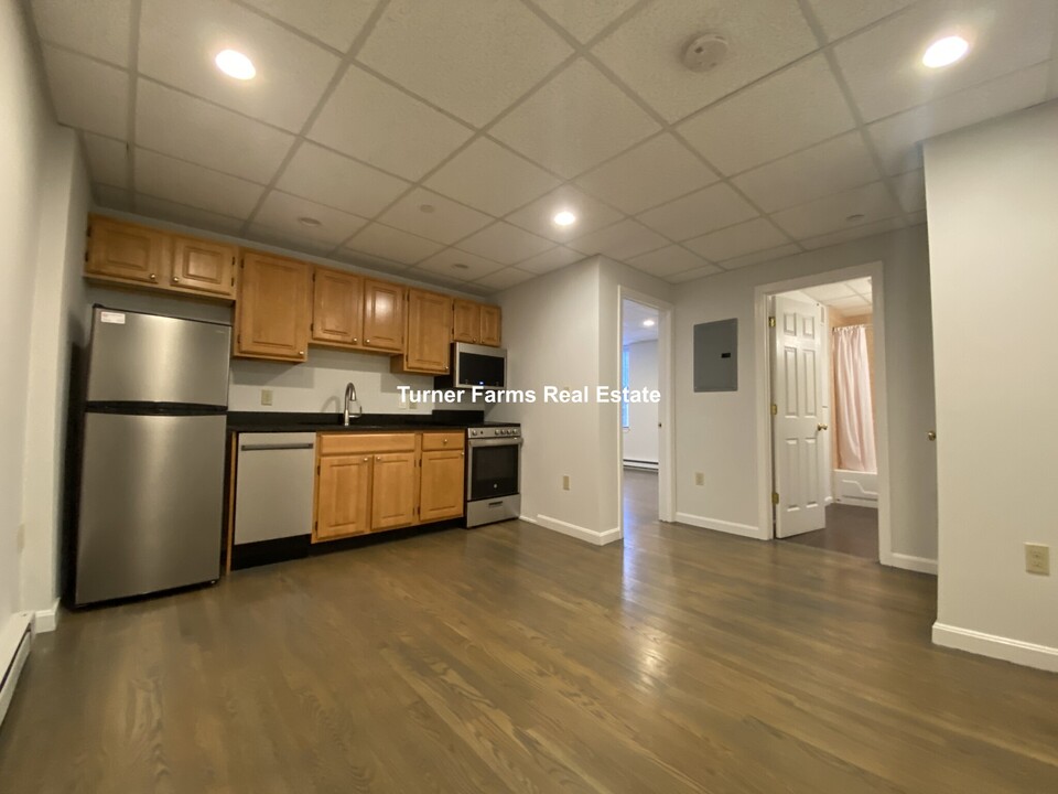 51 Park Dr, Unit A in Boston, MA - Building Photo