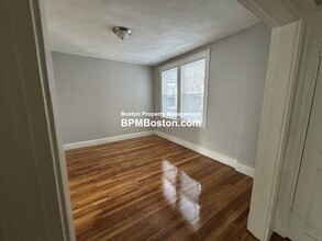 119 Hawthorne St, Unit C3 in Chelsea, MA - Foto de edificio - Building Photo