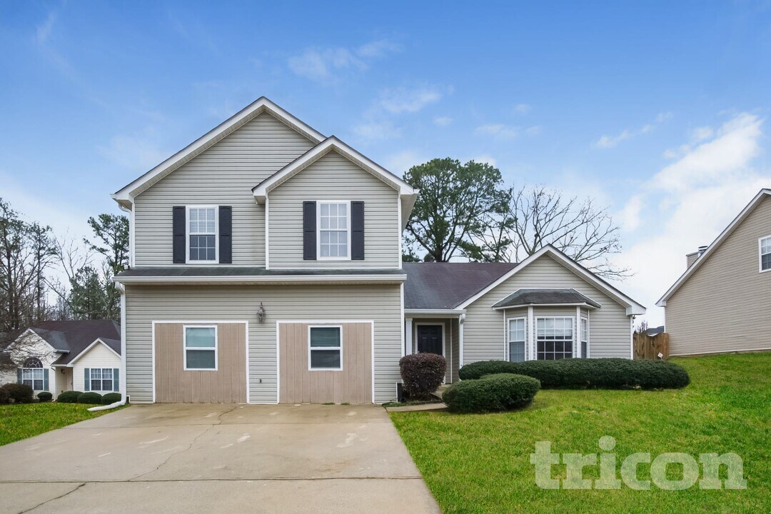 6945 Pompas Ct in Douglasville, GA - Foto de edificio