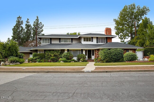 1915 Canyon Close Rd in Pasadena, CA - Building Photo - Building Photo
