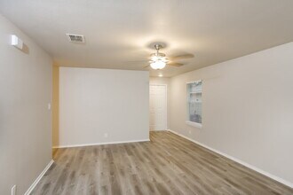 3326 Willet Way in San Antonio, TX - Building Photo - Building Photo