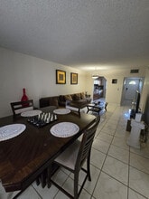 303 NE 187th St in Miami, FL - Building Photo - Building Photo