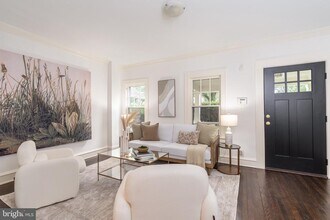 3819 1/2 Woodley Rd NW in Washington, DC - Building Photo - Building Photo