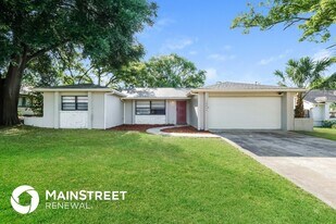 10054 Hayward Rd in Spring Hill, FL - Building Photo