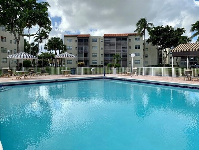 property at 1820 N Lauderdale Ave