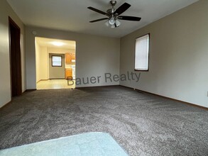 111 4th St in Willard, OH - Foto de edificio - Building Photo