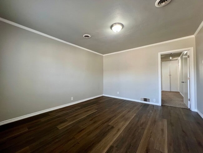 525 W Scurry St in Slaton, TX - Building Photo - Building Photo