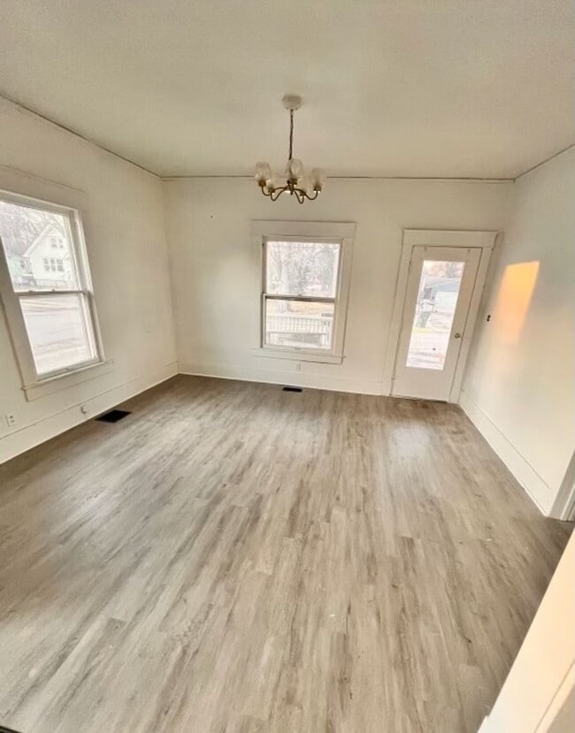 404 E Ashland St in Nevada, MO - Building Photo - Building Photo